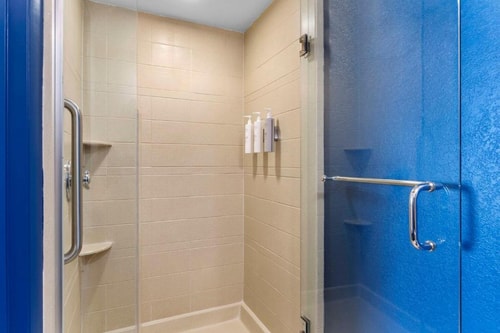 Double Room Near Cheddars Scratch Kitchen ORL 3 Luxury Bookings