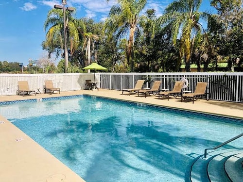 Double Room Near Cheddars Scratch Kitchen ORL 14 Luxury Bookings