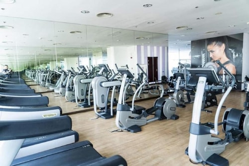 One Bedroom Suite Near Internet Metro Station 14 Luxury Bookings