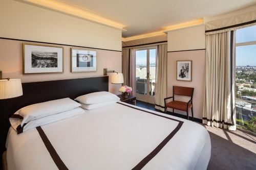 Studio Near William S Hart Dog Park LA Luxury Bookings