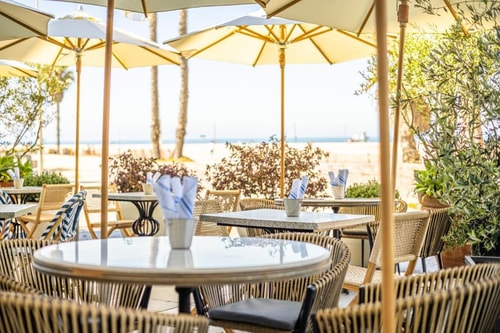 Superior King Room Near Atma Yoga & Healing Art LA 7 Luxury Bookings