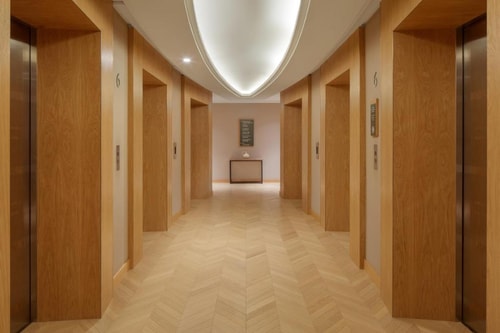 One Bed Room Suite Next to DIFC Metro Dubai 5 Luxury Bookings