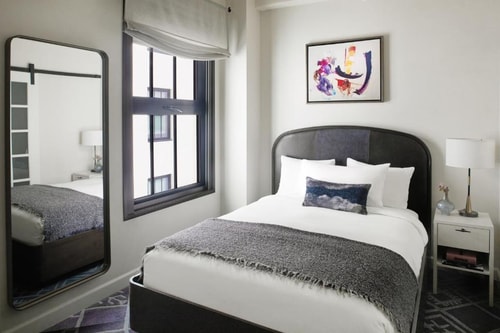 Queen Room Near The Original Pantry Cafe La 1 Luxury Bookings