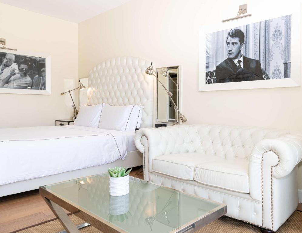 Deluxe King Room Near Bh Fashion Company LA Luxury Bookings