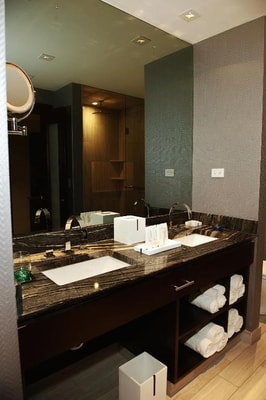 King Suite Near W XYZ Bar CHI 4 Luxury Bookings