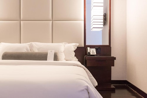 King Suite Near W XYZ Bar CHI 1 Luxury Bookings