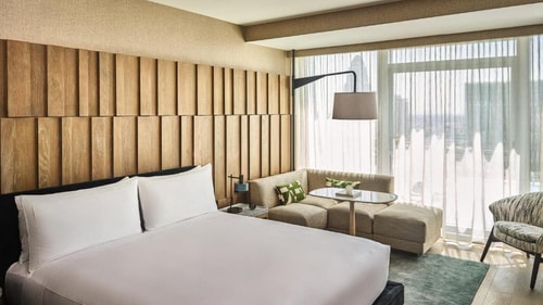 Deluxe King Room Near Walt Disney Concert Hall LA Luxury Bookings