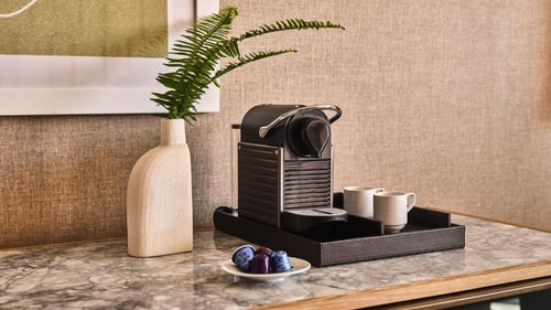 Deluxe King Room Near Walt Disney Concert Hall LA 2 Luxury Bookings