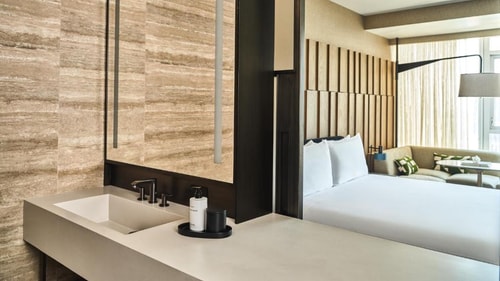 Deluxe King Room Near Walt Disney Concert Hall LA 4 Luxury Bookings