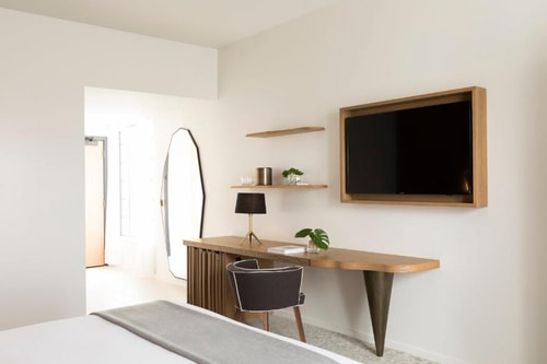 premium King Room Near Art Services Inc LA 2 Luxury Bookings