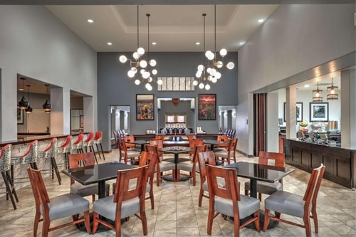 King Room Near Chevron LAS 11 Luxury Bookings