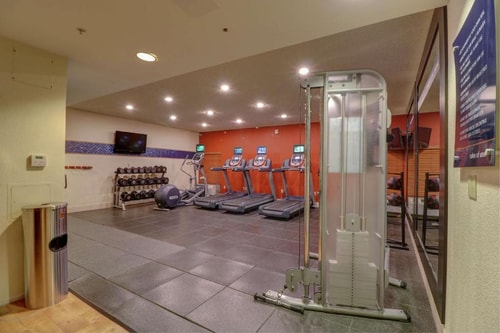 King Room Near Chevron LAS 13 Luxury Bookings