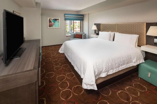 King Room Near Chevron LAS 1 Luxury Bookings