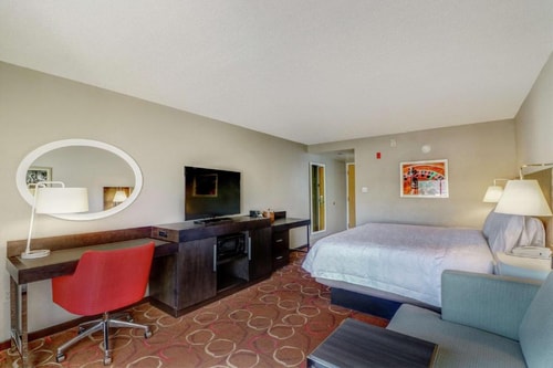 King Room Near Chevron LAS 2 Luxury Bookings