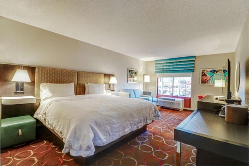 King Room Near Chevron LAS Luxury Bookings