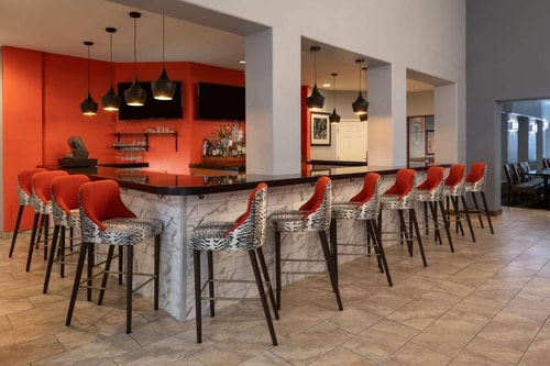 King Room Near Chevron LAS 10 Luxury Bookings