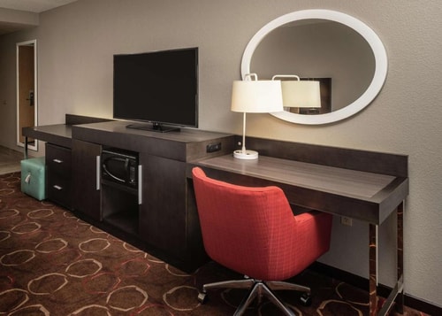 King Room Near Chevron LAS 6 Luxury Bookings