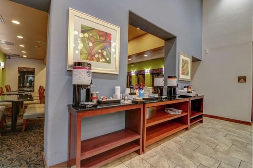 King Room Near Chevron LAS 5 Luxury Bookings