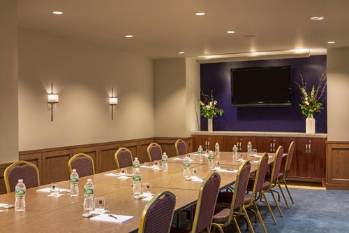 Superior King Room Near Escape Virtuality NYC 10 Luxury Bookings