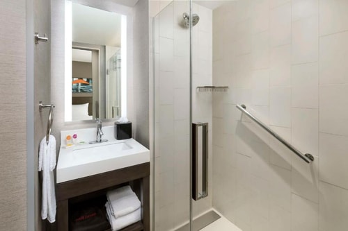 Standard King Room Near Mercato NYC 4 Luxury Bookings