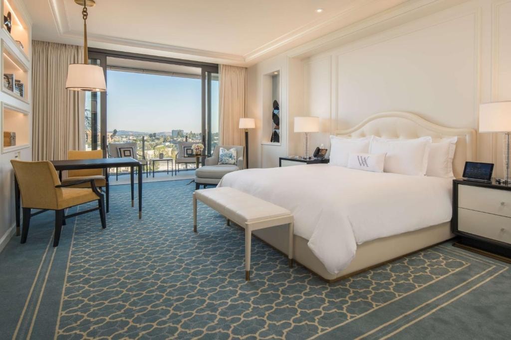 Deluxe King Room Near Avis Car Rental La Luxury Bookings