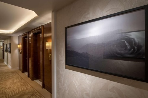 Deluxe King Room Near Avis Car Rental La 8 Luxury Bookings