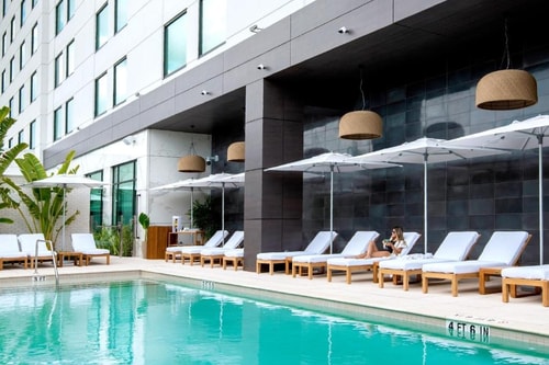 King Room Near Bonanza Golf and Gifts ORL 14 Luxury Bookings