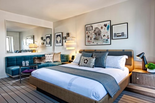 King Room Near Luxbar CHI Luxury Bookings