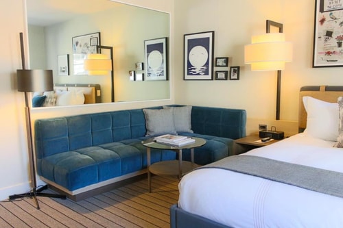 King Room Near Luxbar CHI 5 Luxury Bookings