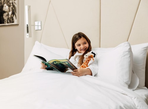 King Room Near Bonanza Golf and Gifts ORL 2 Luxury Bookings