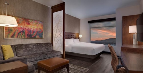 King Room Near Bass Pro Shops LAS Luxury Bookings