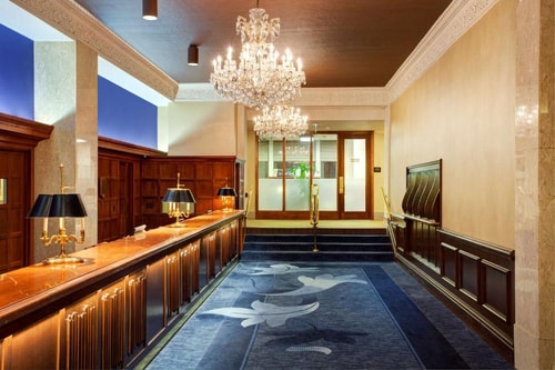 Deluxe King Room Near Biplop School CHI 12 Luxury Bookings