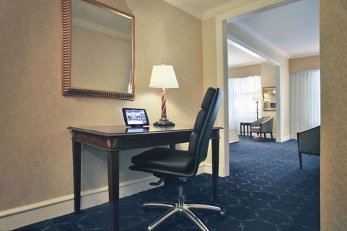 Deluxe King Room Near Biplop School CHI 5 Luxury Bookings