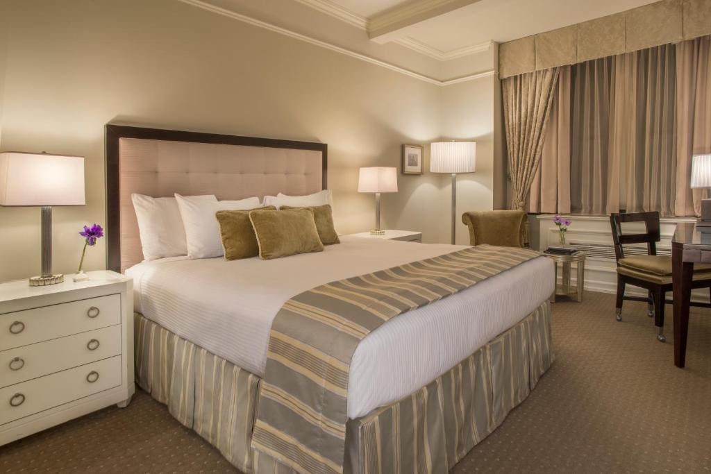 Premier King Room Near Warwick Skate Park NYC Luxury Bookings