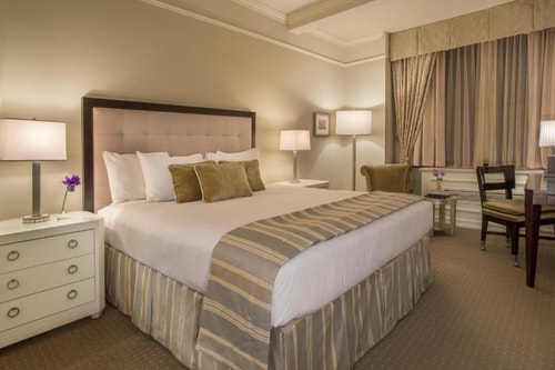 Premier King Room Near Warwick Skate Park NYC Luxury Bookings