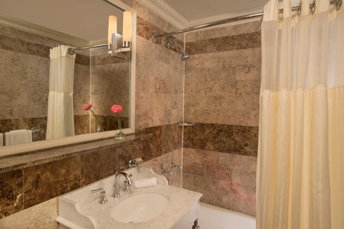 Premier King Room Near Warwick Skate Park NYC 3 Luxury Bookings