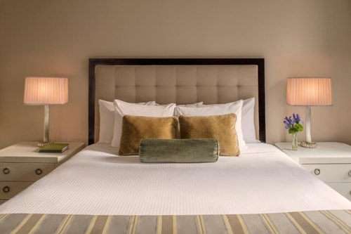Premier King Room Near Warwick Skate Park NYC 1 Luxury Bookings
