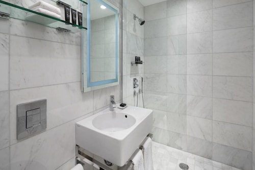 Queen Room Near T-Mobile NYC 4 Luxury Bookings