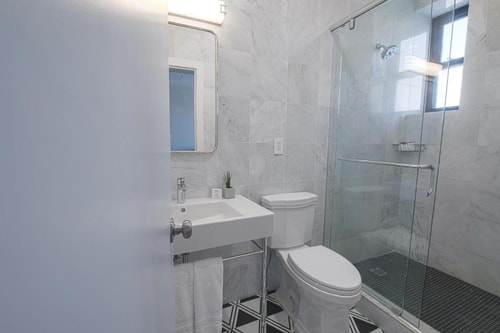 Deluxe Room Near T Mobile NYC 2 Luxury Bookings