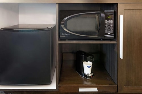 Queen Room Near Avis Car Rental ORL 3 Luxury Bookings