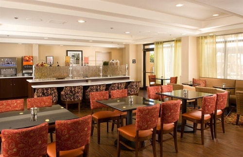 Queen Room Near Avis Car Rental ORL 10 Luxury Bookings