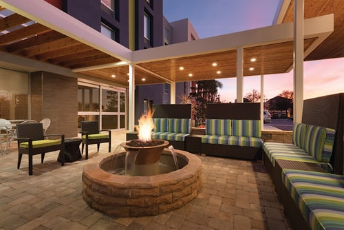 King Room  Near Service Now ORL 10 Luxury Bookings