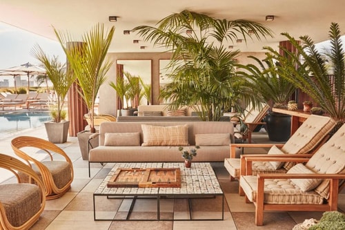 Premier King Near Santa Monica History Museum LA 7 Luxury Bookings