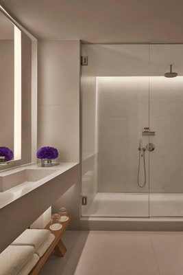 Deluxe Room Near Orenda Artists Los Angeles LA 4 Luxury Bookings