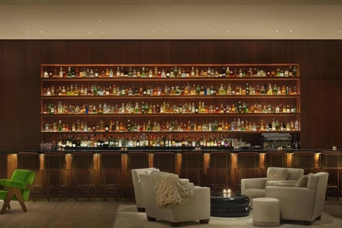 Deluxe Room Near Orenda Artists Los Angeles LA 8 Luxury Bookings