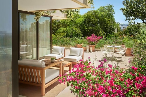 Deluxe Room Near Orenda Artists Los Angeles LA 10 Luxury Bookings