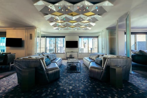 King Room Near Lunt-Fontanne Theatre NYC 10 Luxury Bookings