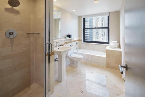 King Room Near Kaplan International Languages CHI 3 Luxury Bookings