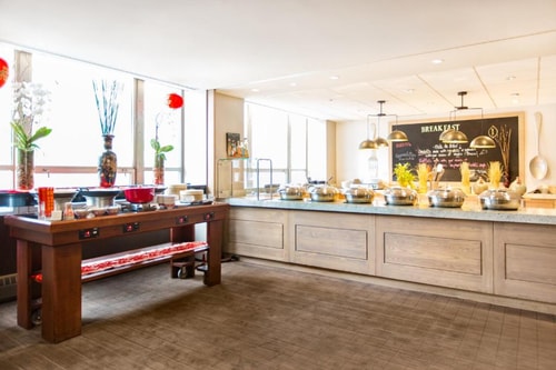 King Room Near Kaplan International Languages CHI 5 Luxury Bookings