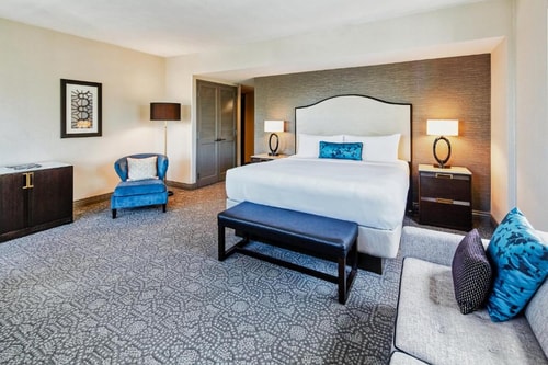 King Room Near Kaplan International Languages CHI Luxury Bookings